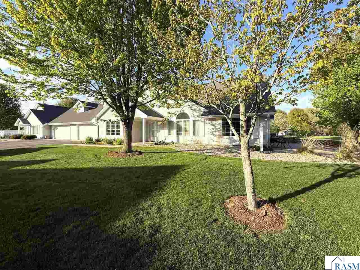 909 Cottonwood, New Ulm, MN 56073 - #1