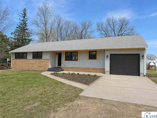 1458 Lookout Drive, North Mankato, MN 56003