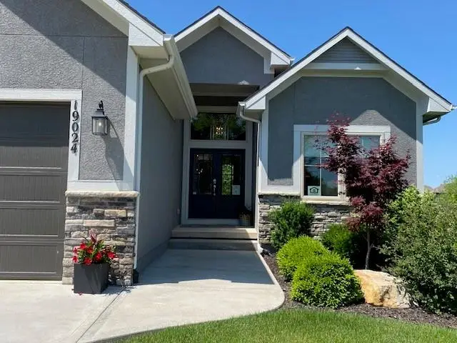 19024 Theden Street, Spring Hill, KS 66083 - Image #2