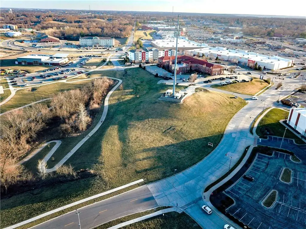 5421 N Pointe Road, Saint Joseph, MO 64506 - #1