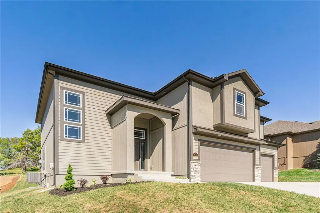 7044 Glenn Lane, Parkville, MO 64152 - Image #1