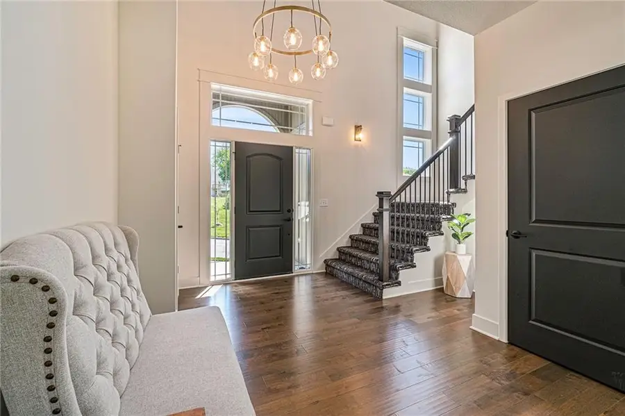 7044 Glenn Lane, Parkville, MO 64152 - Image #2