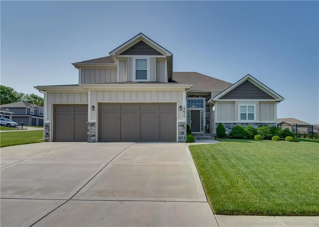 13675 NW 72nd Street, Parkville, MO 64152 - Image #1