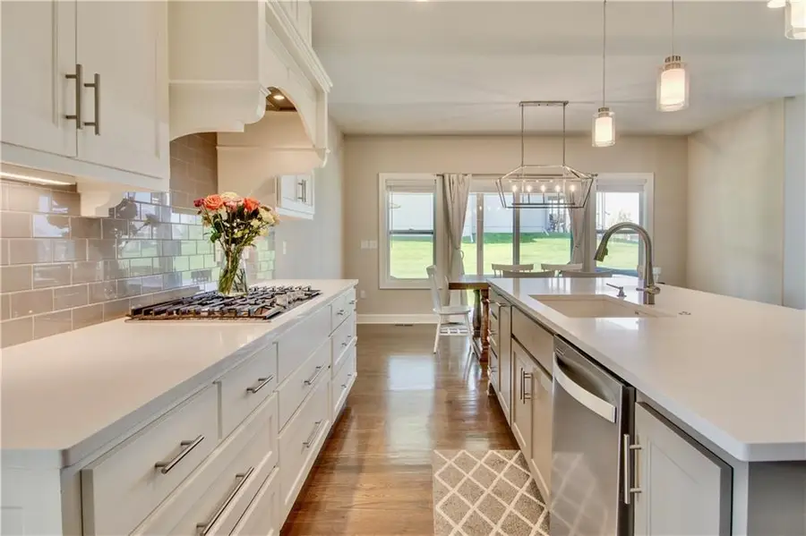 13675 NW 72nd Street, Parkville, MO 64152 - Image #3