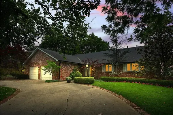 490 W 49 Terrace, Kansas City, MO 64112