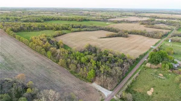 9997 SE Dd Highway, Gower, MO 64454