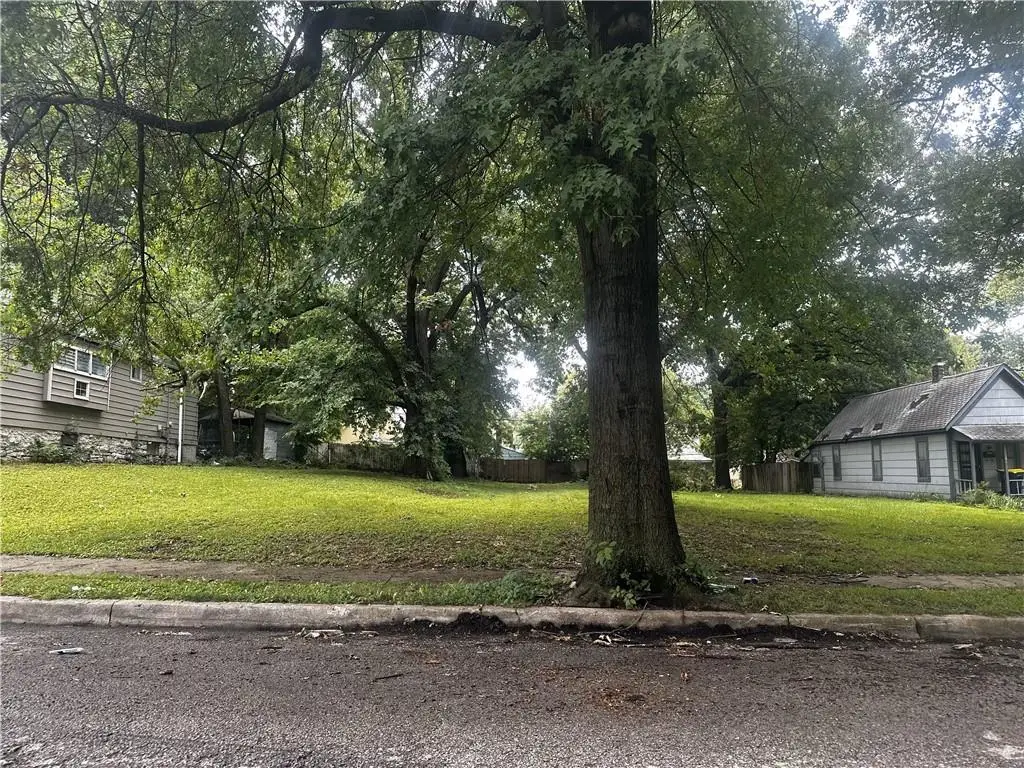 3829 Thompson Avenue, Kansas City, MO 64124 - Image #1