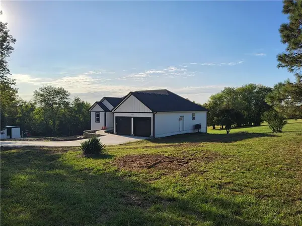 1860 NW 565th Road, Kingsville, MO 64061