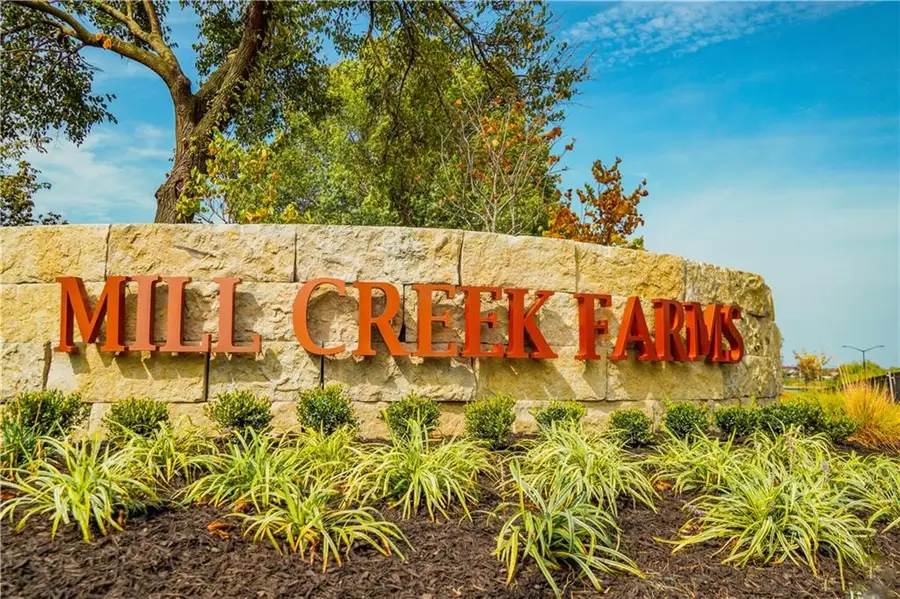 10420 Millbrook Lane, Olathe, KS 66061 - Image #2