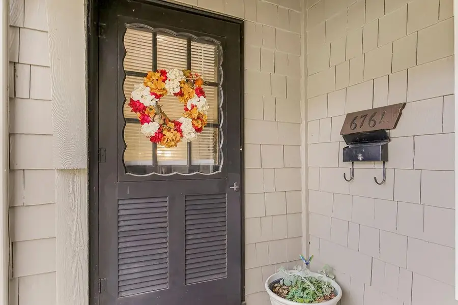 6761 N Askew Circle, Gladstone, MO 64119 - Image #3