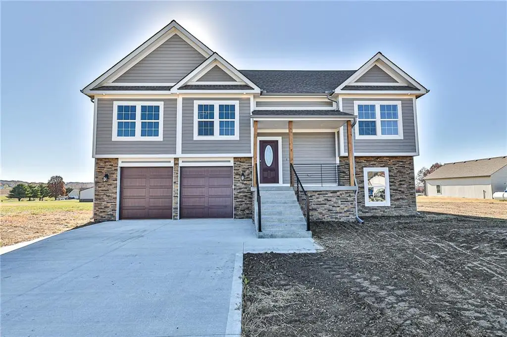 6788 Lakeside Circle Street, Odessa, MO 64076 - Image #1