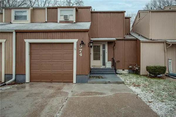 574 Valleybrook Road, Blue Springs, MO 64014