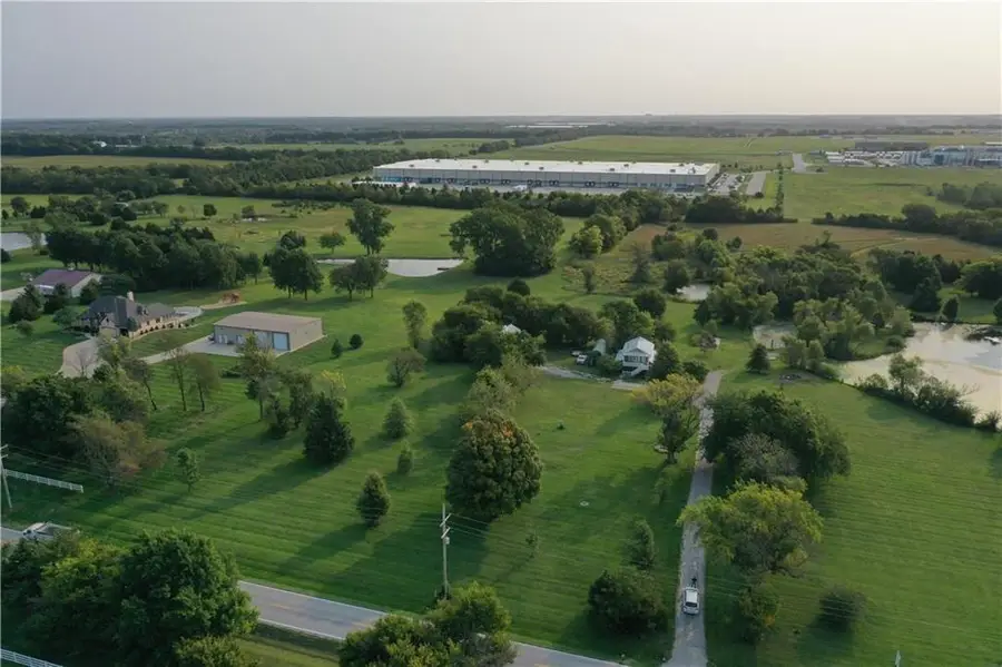 15665 S Moonlight Road, Olathe, KS 66061 - Image #2