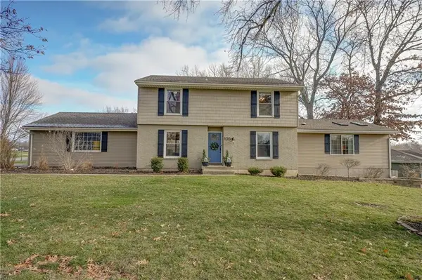 105 Cherokee Lane, Lake Winnebago, MO 64034