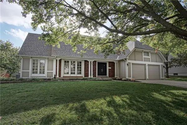 9511 W 104th Street, Overland Park, KS 66212