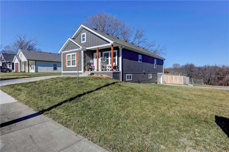 426 E Sea Avenue, Independence, MO 64050 - Image #2