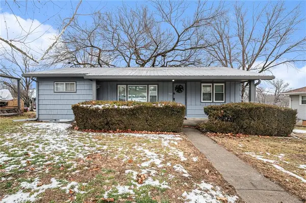 706 E Brasfield Street, Smithville, MO 64089