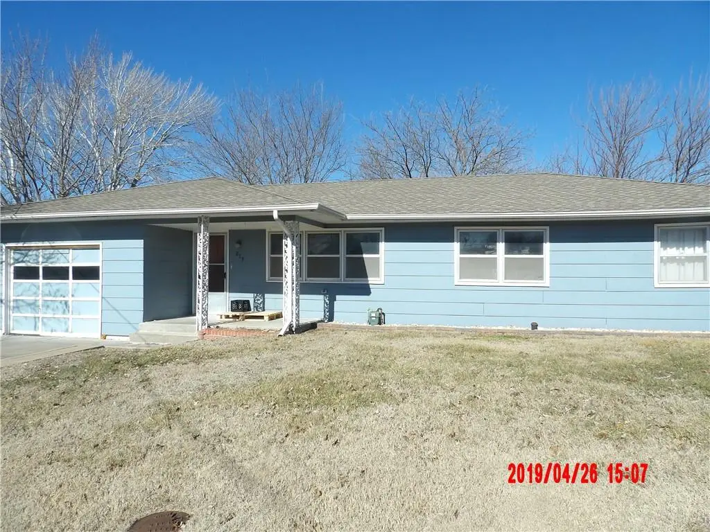 217 W Warren Avenue, Garnett, KS 66032 - Image #1