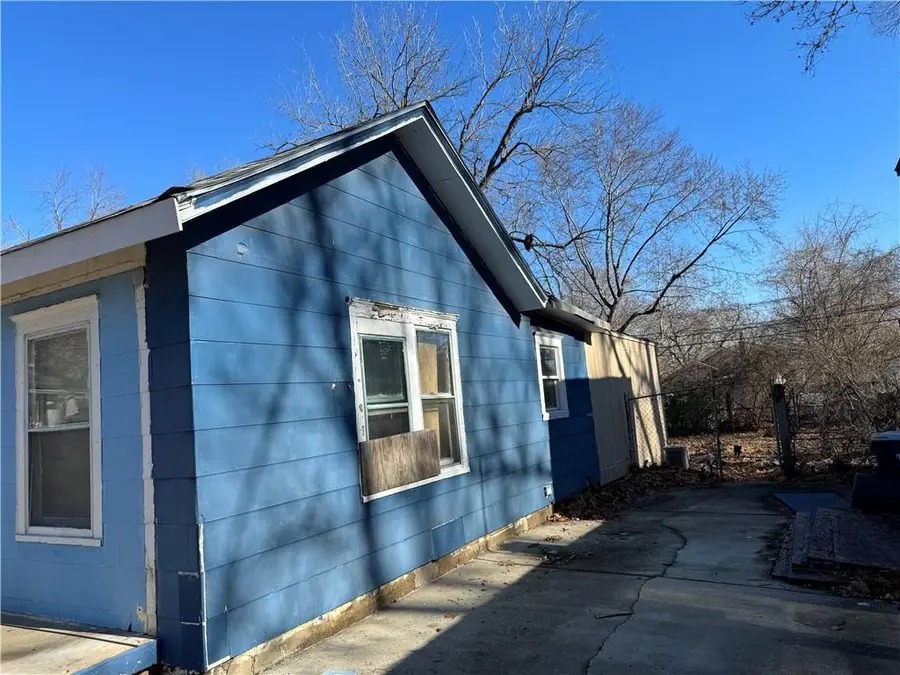 5933 Brooklyn Avenue, Kansas City, MO 64130 - #2