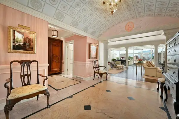 433 Ward Parkway #7E, Kansas City, MO 64112