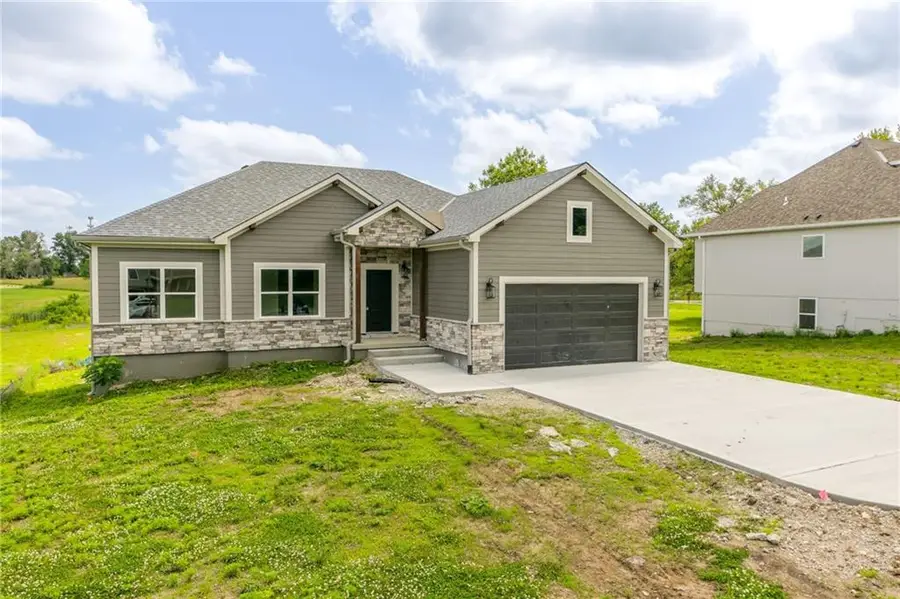 1512 Country Club Drive, Pleasant Hill, MO 64080 - Image #2