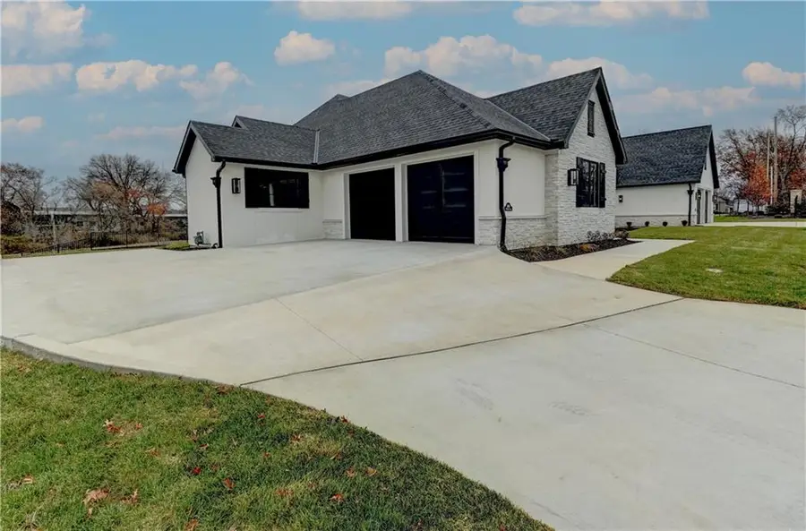 3906 W 84th Terrace, Prairie Village, KS 66206 - Image #3