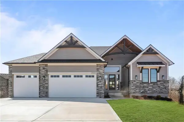 2520 NE Woodland Oak Circle, Lee's Summit, MO 64086