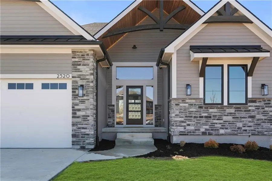 2520 NE Woodland Oak Circle, Lees Summit, MO 64086 - Image #2