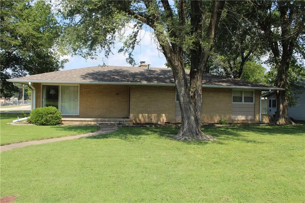1104 N Walnut Street, Iola, KS 66749 - Image #1