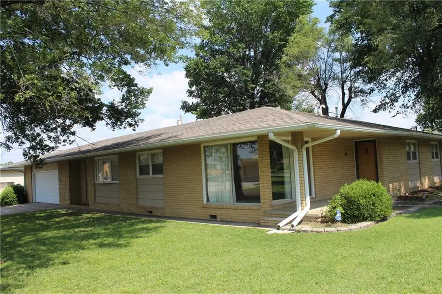 1104 N Walnut Street, Iola, KS 66749 - Image #3