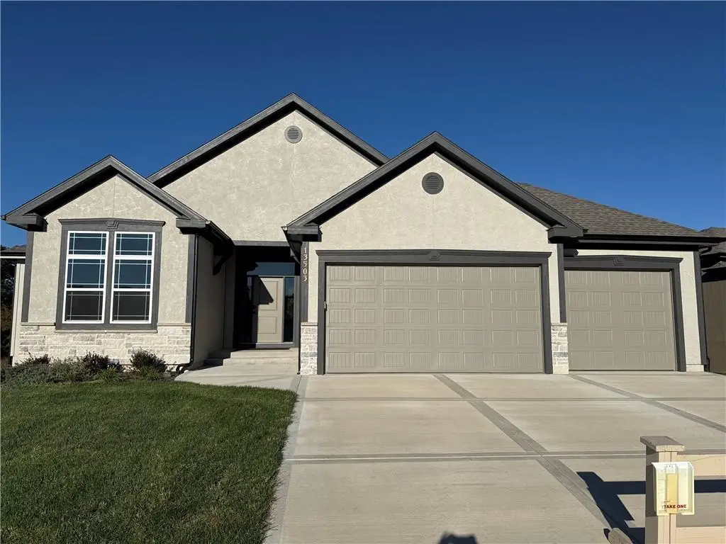 13503 NW Terrace Park Drive, Parkville, MO 64152 - Image #1