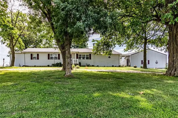 9358 Ne 52 Highway, Windsor, MO 65360