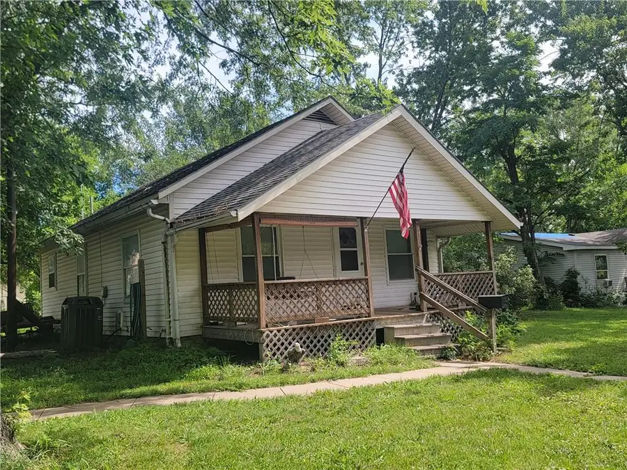 417 E 7th Avenue, Garnett, KS 66032 - Image #2