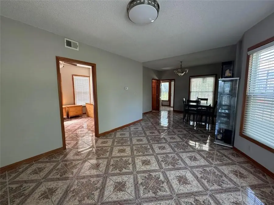 5417 Norledge Avenue, Kansas City, MO 64123 - Image #3