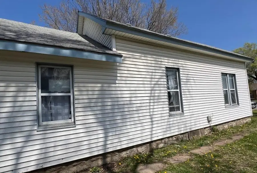 1205 S Malcolm Avenue, Chanute, KS 66720 - Image #2