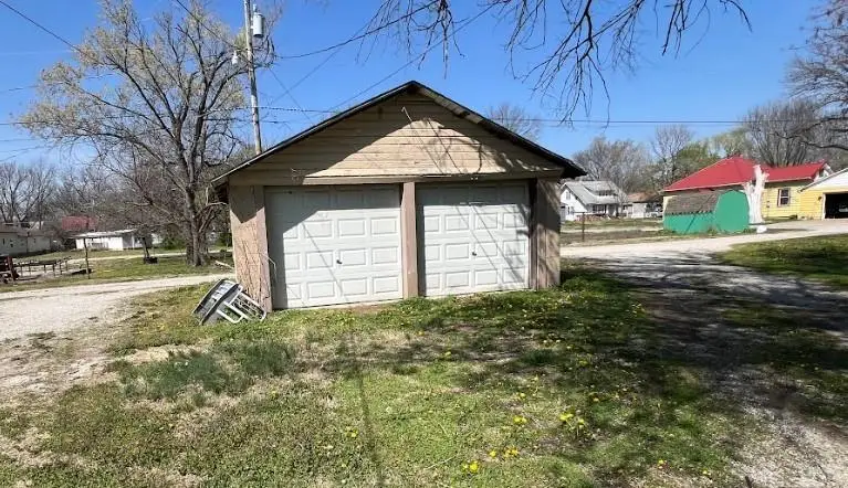 1605 S Evergreen Avenue, Chanute, KS 66720 - Image #2