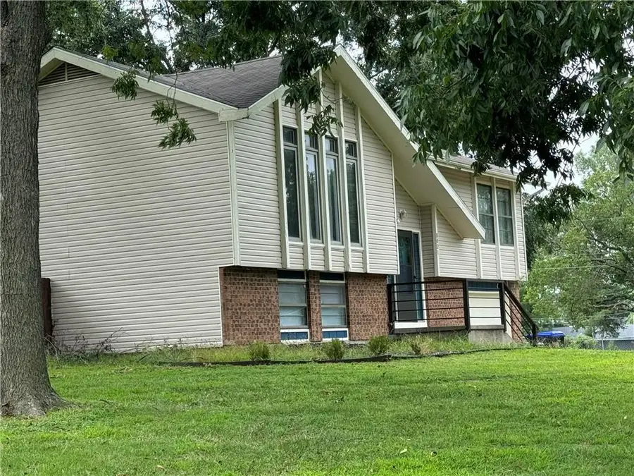 8021 SW 21st Terrace, Topeka, KS 66614 - Image #2