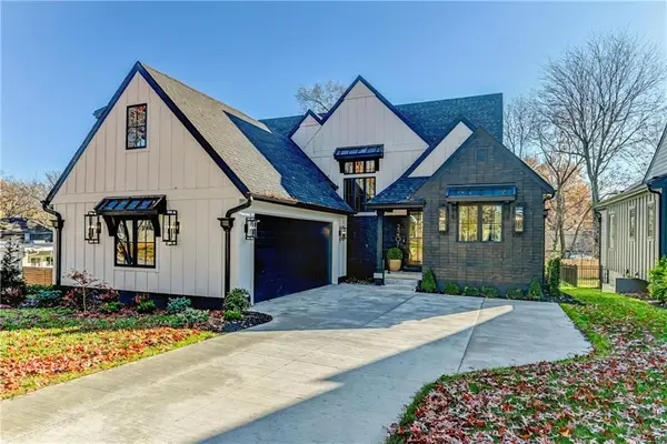 2207 W 71st Street, Prairie Village, KS 66208