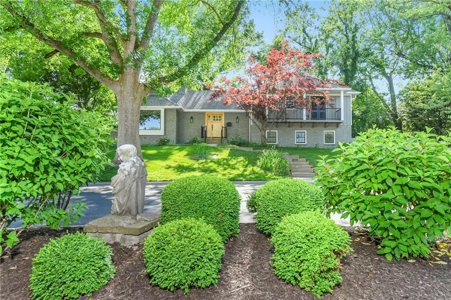 8410 Cherokee Lane, Leawood, KS 66206 - Image #3