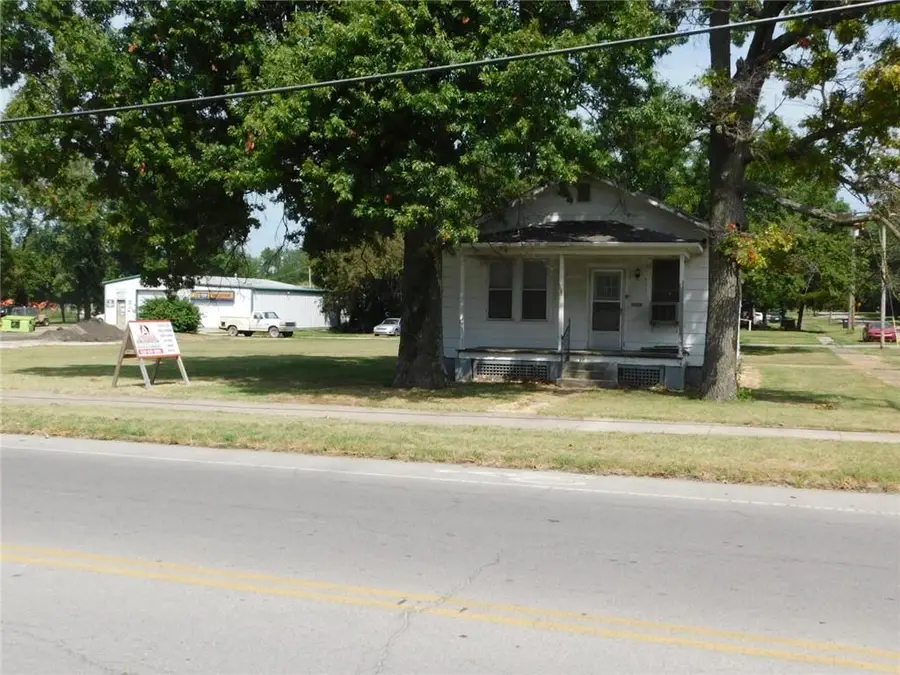 1002 W 4th Street, Pittsburg, KS 66762 - Image #2