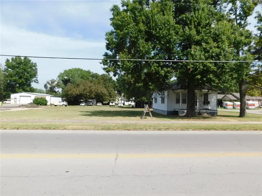 1002 W 4th Street, Pittsburg, KS 66762 - Image #3