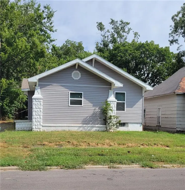 211 E Adams Street, Pittsburg, KS 66762 - Image #1