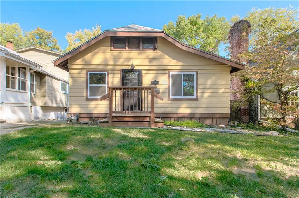 16 E 73rd Street, Kansas City, MO 64114 - Image #1