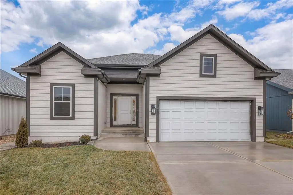 107 N Carriage Meadows Trail, Peculiar, MO 64078 - Image #1