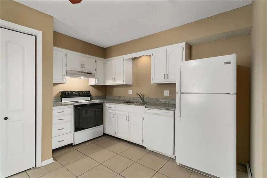 116-122 NE Greystone Drive, Lees Summit, MO 64086 - #2