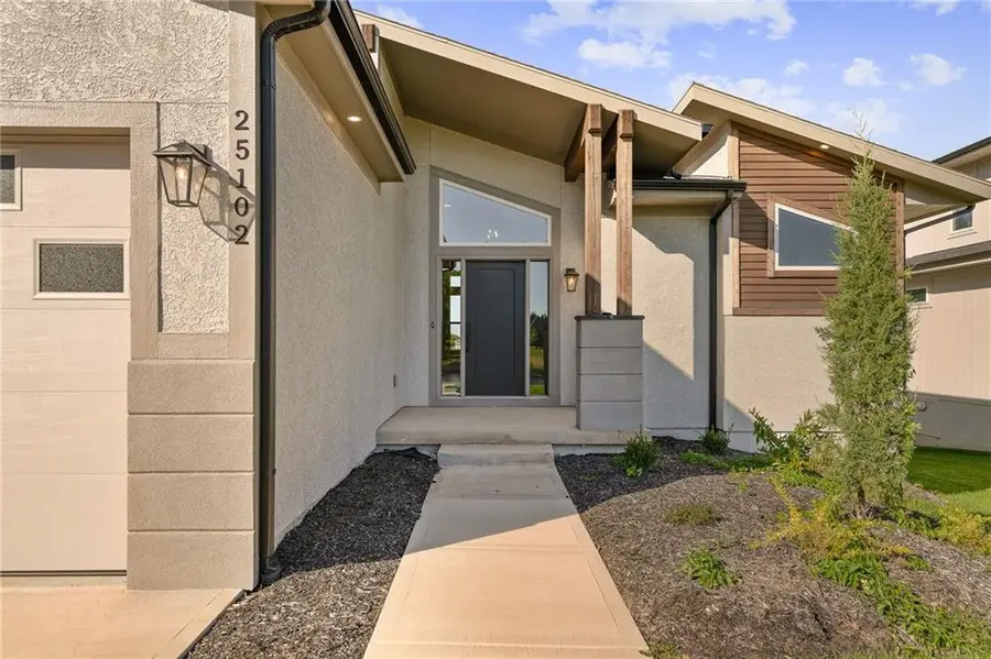 25102 W 90th Terrace, Lenexa, KS 66227 - Image #3