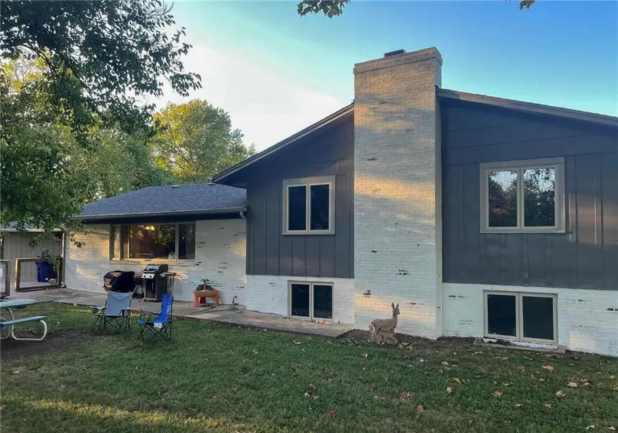 210 W Country Road, Columbus, KS 66725 - Image #3