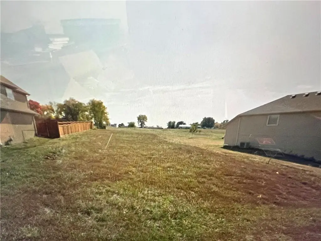 13285 Richland Avenue, Bonner Springs, KS 66012 - #1