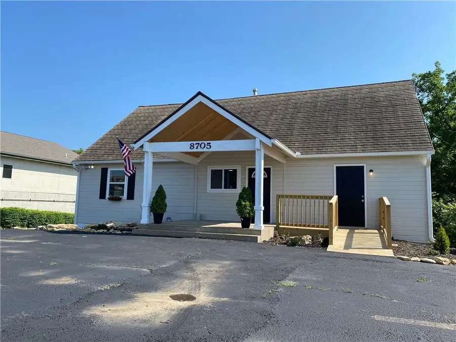 8705 E 63rd Trafficway, Kansas City, MO 64133 - #2