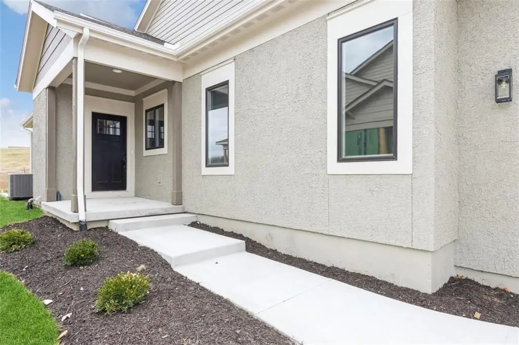 11417 S Waterford Drive, Olathe, KS 66061 - Image #1